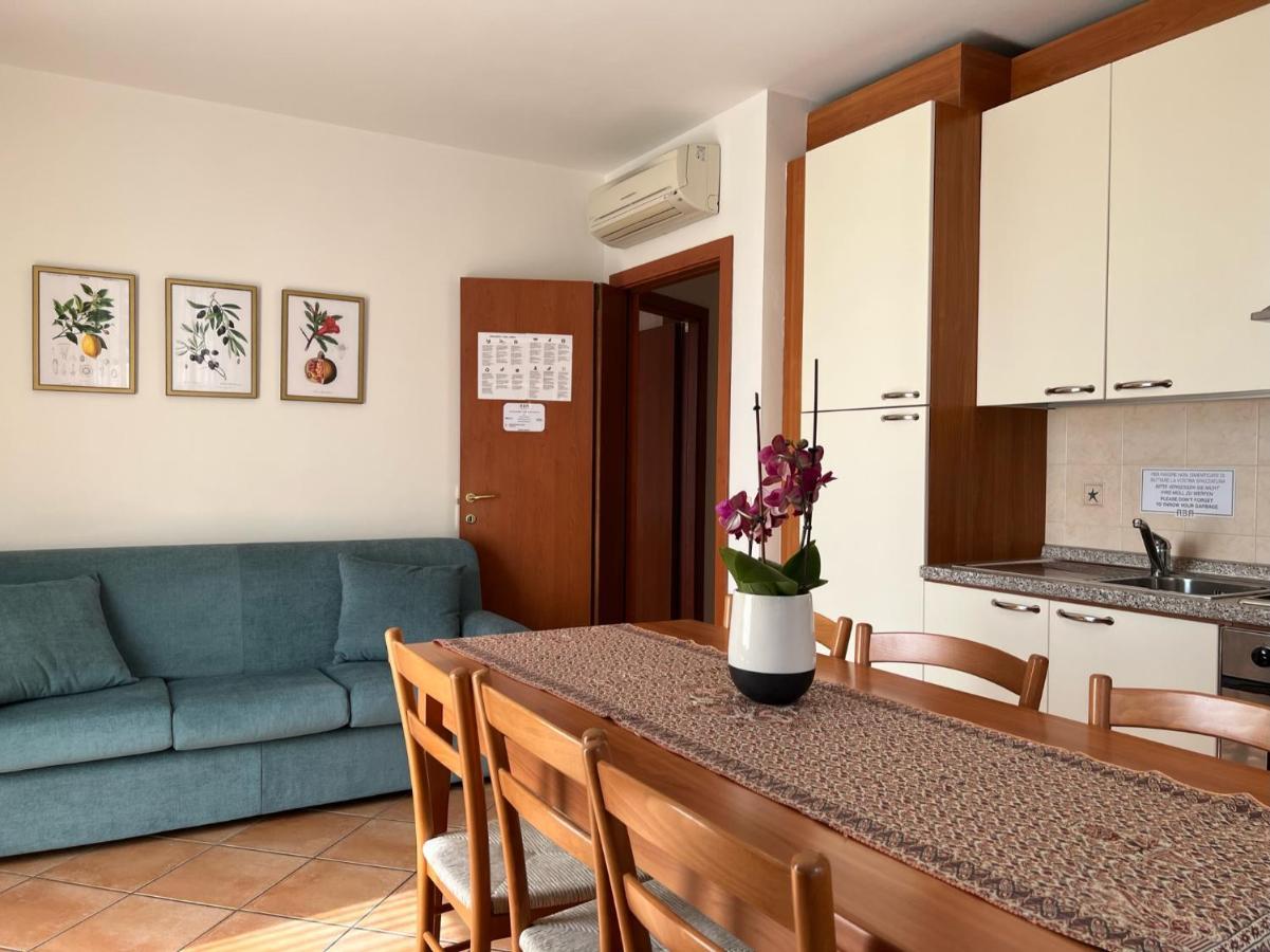 Appartamenti Baia Azzurra 5. Torbole Sul Garda Luaran gambar